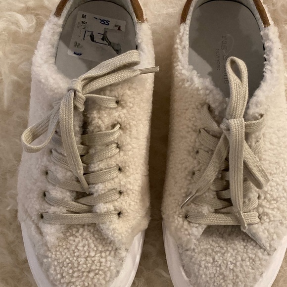 Rag and Bone | Standard Issue Shearling Fur Low-Top Sneaker. - Picture 10 of 13